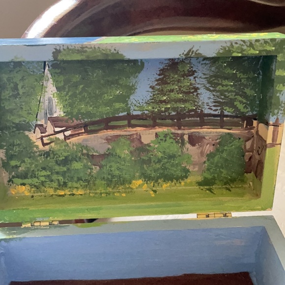 Stunning signed covered bridge hand painted artesian jewelry, trinket box - Picture 10 of 14